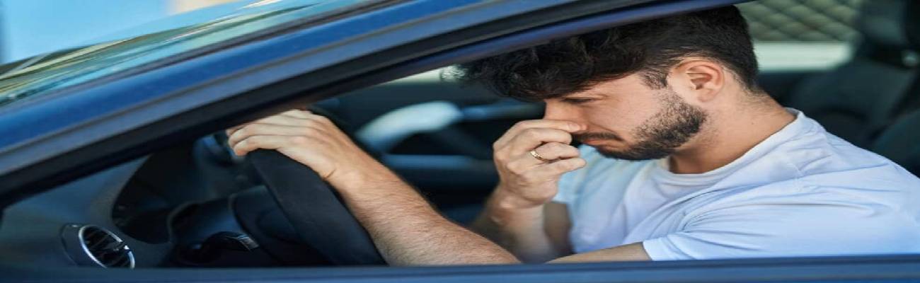 دلایل بو دادن باتری ماشین